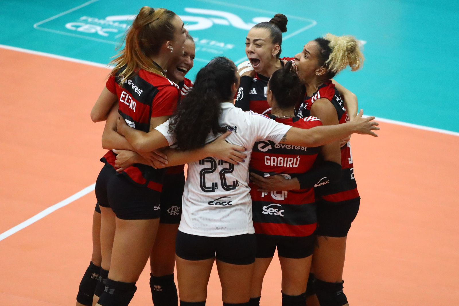 DE VIRADA, SESC FLAMENGO BATE O FLUMINENSE PELA SUPELIGA FEMININA DE VÔLEI